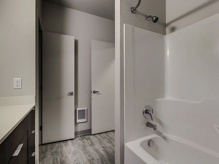 Union Park Apartments — Photo 3