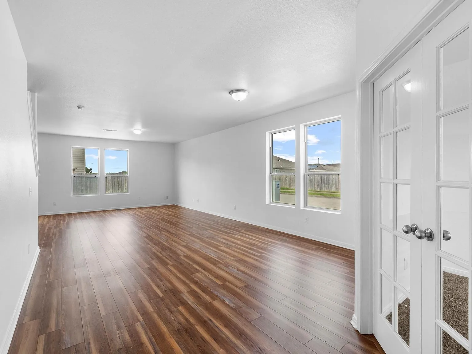 4 bed, 2.5 bath, 2704 sqft, $2,700 — Photo 4