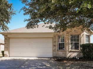 913 Honey Locust Ln, Crowley, TX 76036