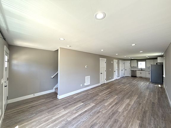 3rd image of 131 Openview Dr #133