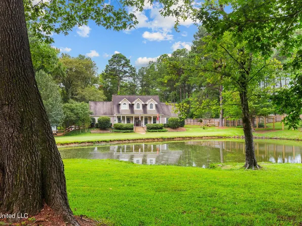 267 Pine Tree Ln, Ridgeland, MS 39157