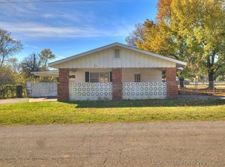 405 S Main St, Porter, OK 74454