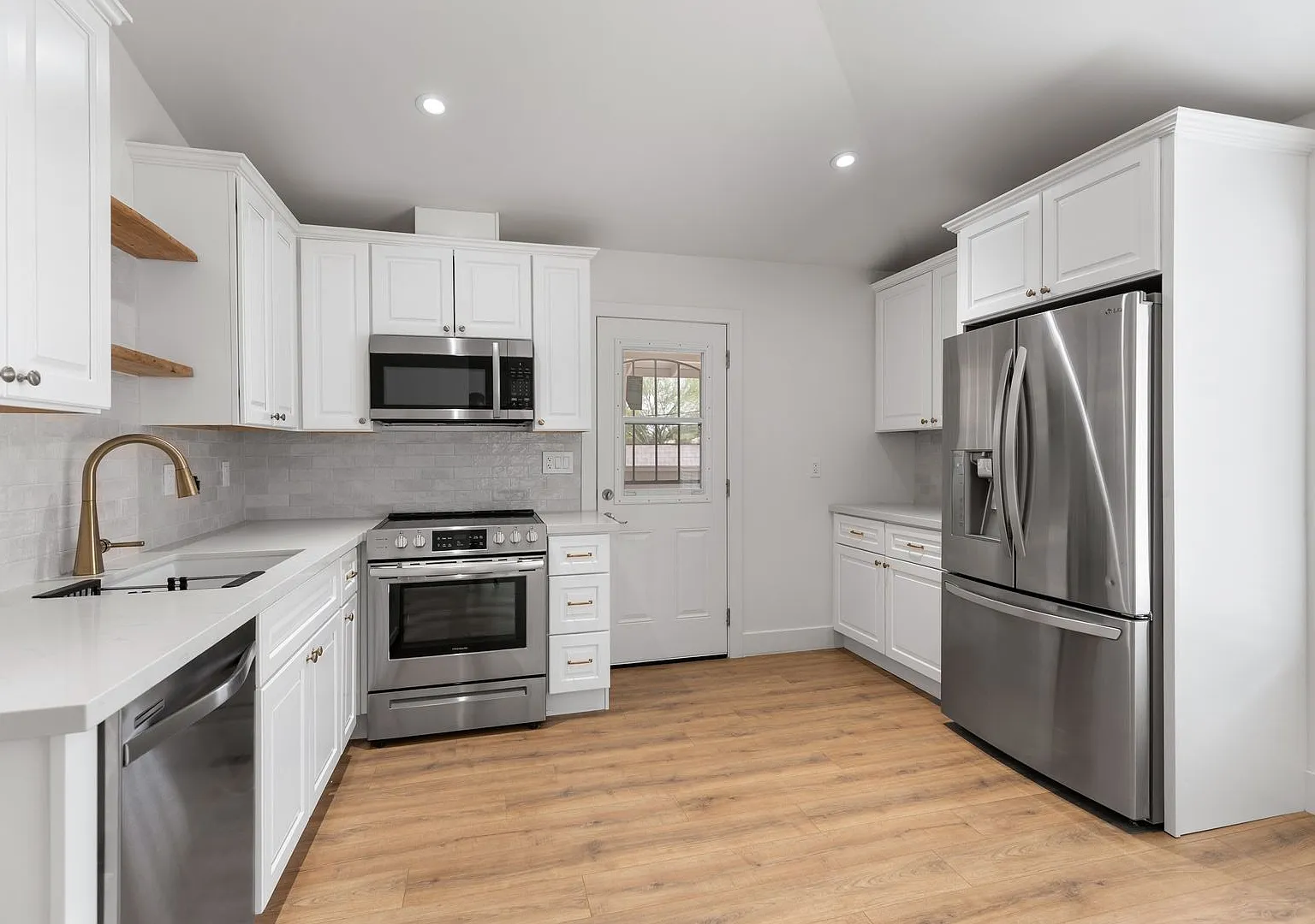 Remodeled 2 bedroom 1 bath in Tempe! — Photo 1