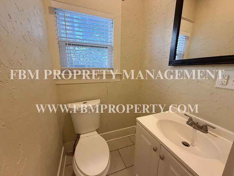 604 W Knox St — Photo 10