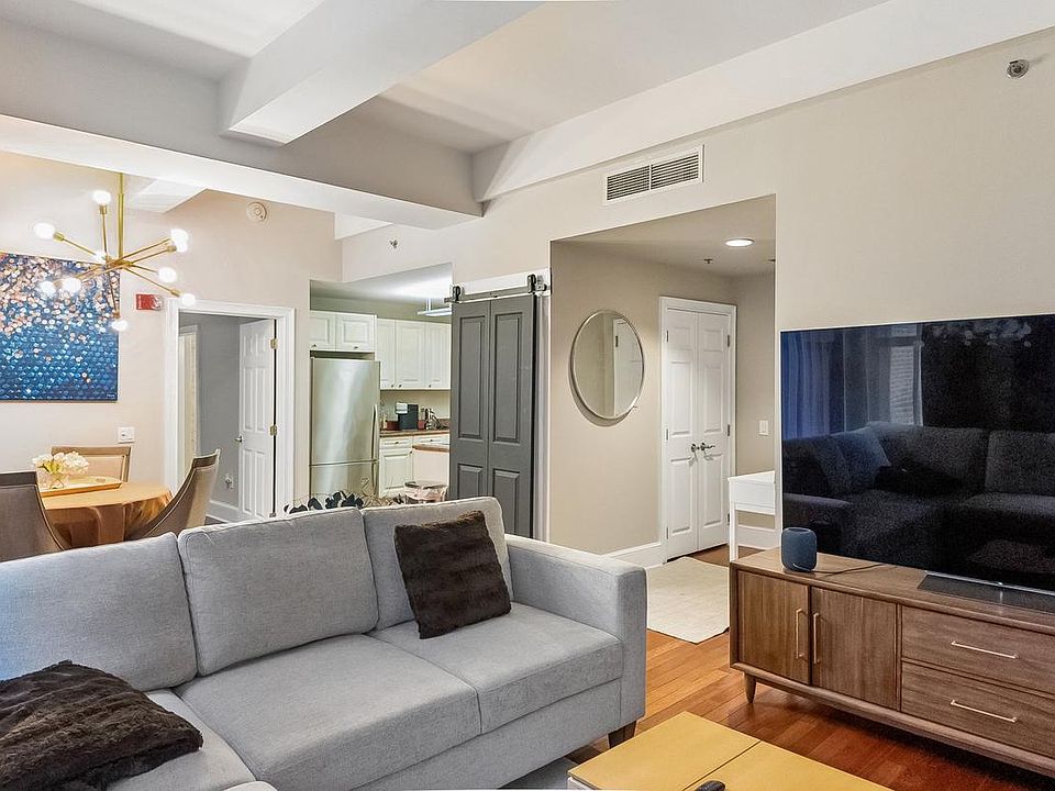1st image of 1500 Chestnut St APT 8I
