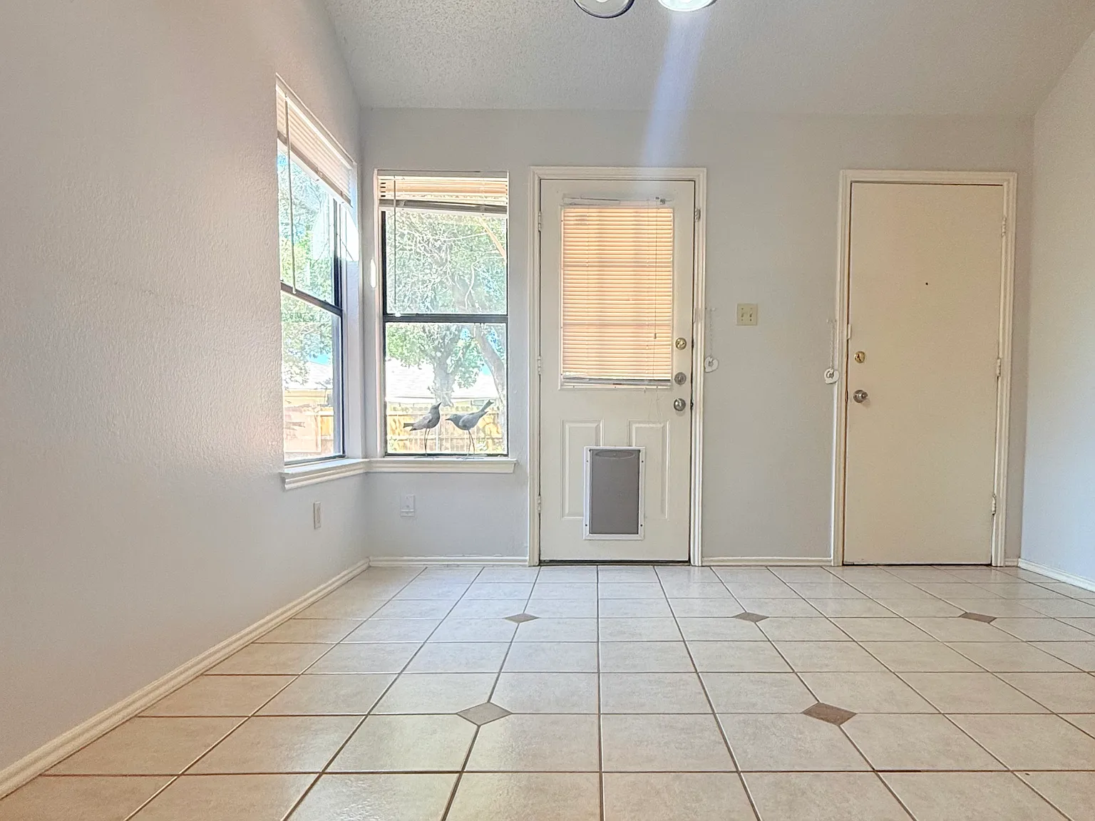 3 bed, 1168 sqft, $1,895 — Photo 4