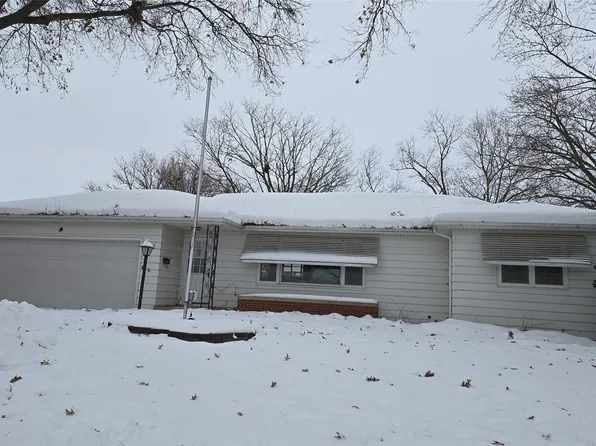 3120 Homeway Dr, Cedar Falls, IA 50613