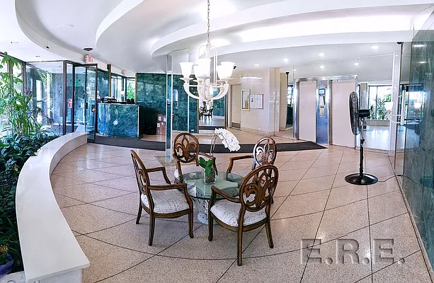 Sold by Elbe Real Estate Inc | media 41