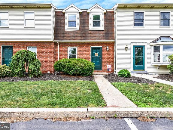 2nd image of 7 Garden Ct