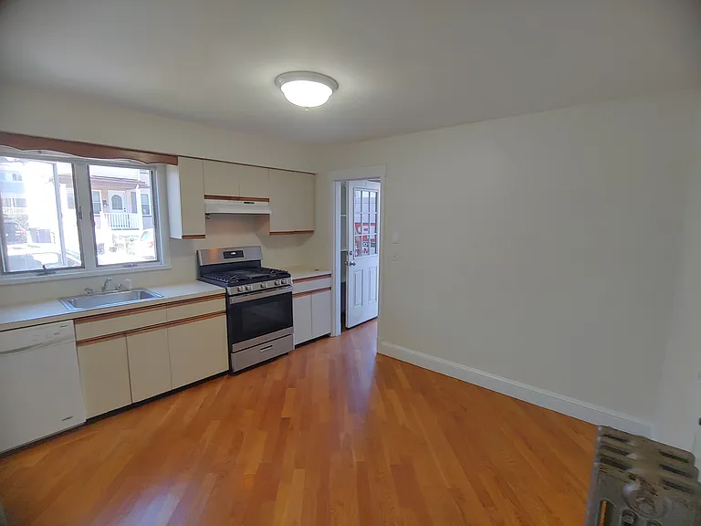 29 Cresthill Rd — Photo 2