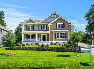 20 Larchmont Ln, Lexington, MA 02420