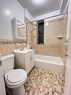 4th image of 35-25 34th St #Bb41