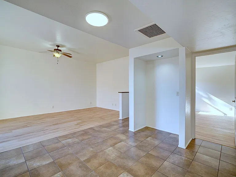 Riverside Suites — Photo 17