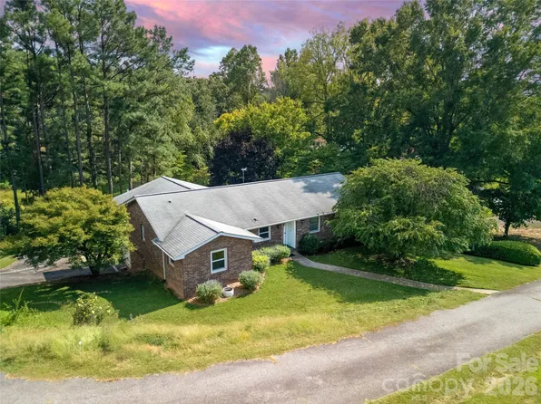 114 Falling Waters Rd APT 2, Hendersonville, NC 28792