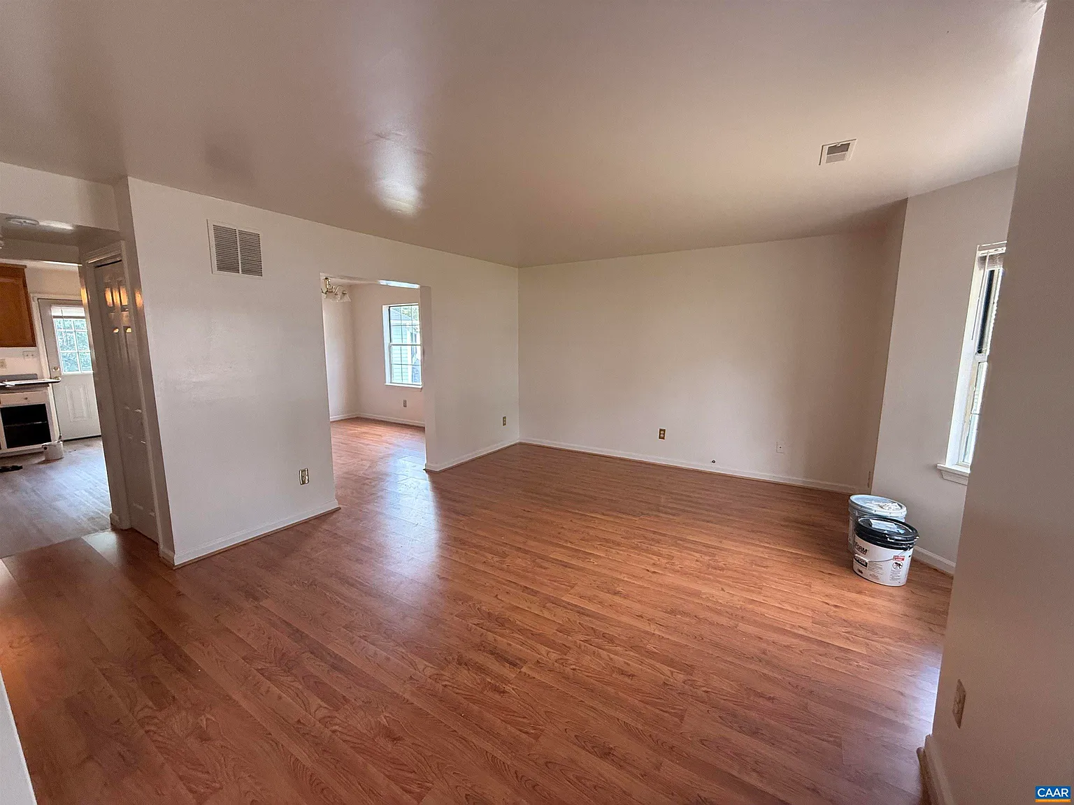 4 bed, 3.5 bath, 1972 sqft, $2,500 — Photo 3