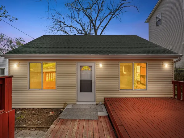 15 N Hillcrest Ave, Fox Lake, IL 60020