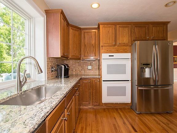 5th image of 20B Farmington Dr