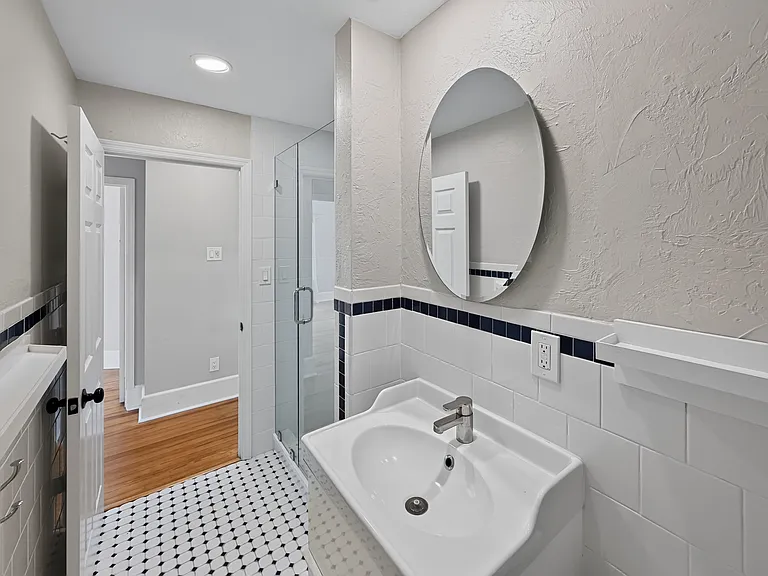1010 Virginia Dr — Photo 24