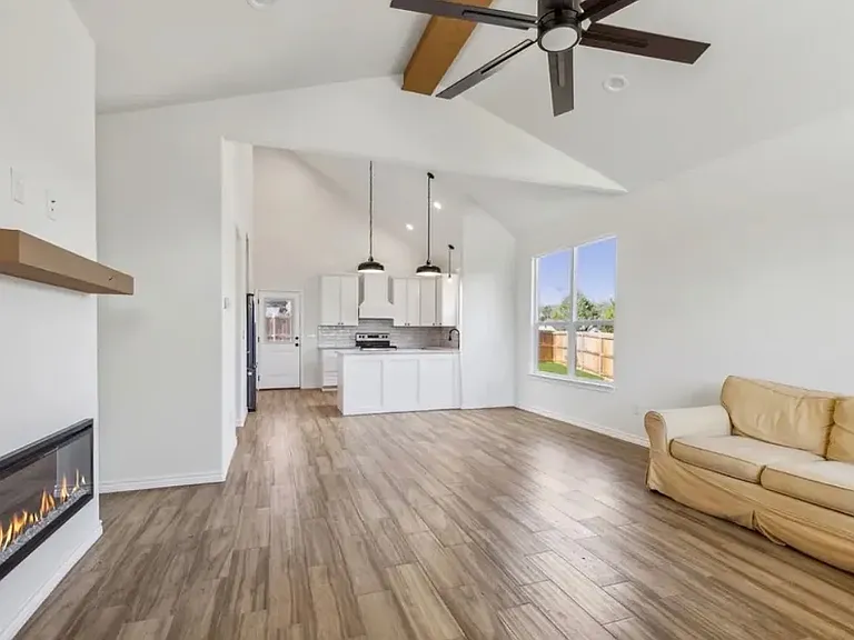2500 Houston Dr — Photo 5