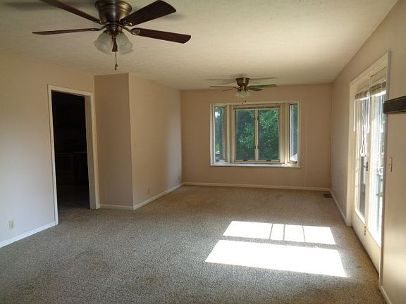 4th image of 622 Green Oaks Ln