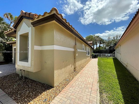 3rd image of 17014 NW 10th St