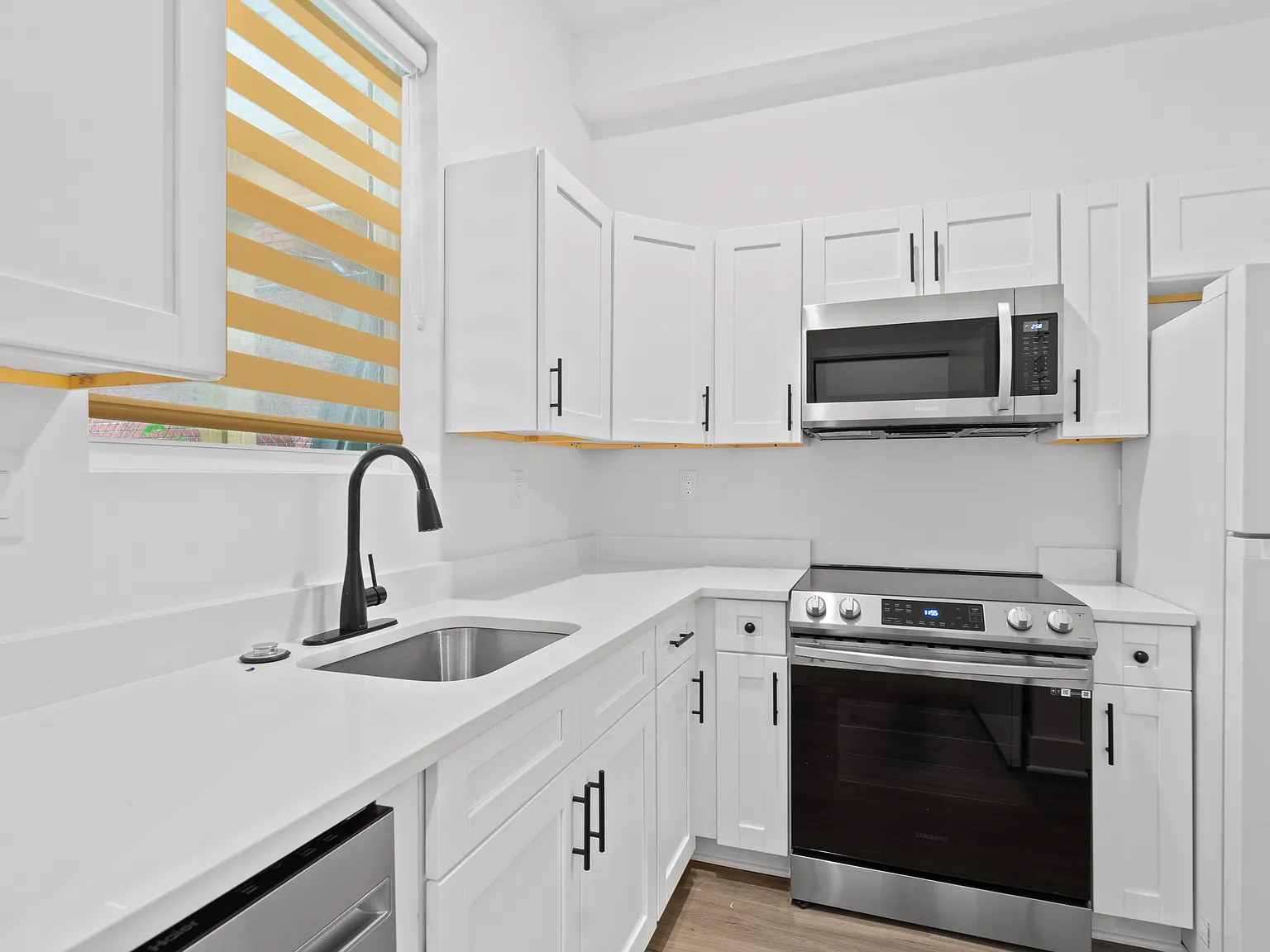 1 bed, 400 sqft, $1,200 — Photo 2