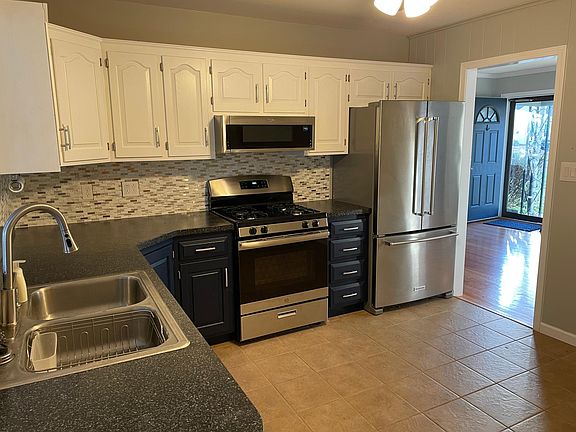 Fully Updated Kitchen with Stainless Steel Appliances!