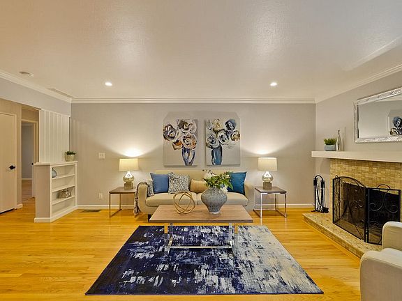 4th image of 896 Dogwood Ct