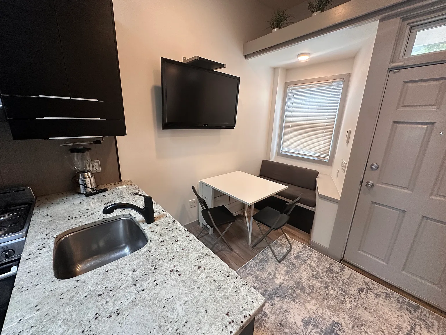 1 bed, 385 sqft, $2,500 — Photo 3