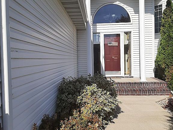 5th image of 694 Wyndemere Dr