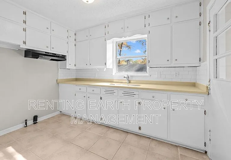 7404 Paris Ave — Photo 6