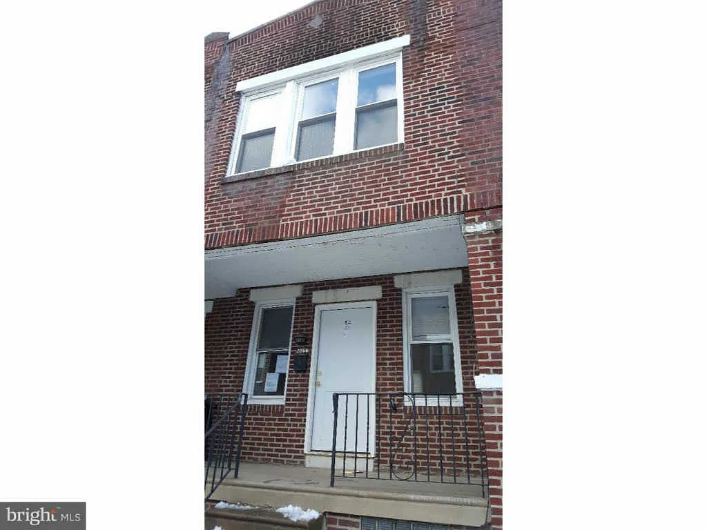 2068 Carver St photo 1
