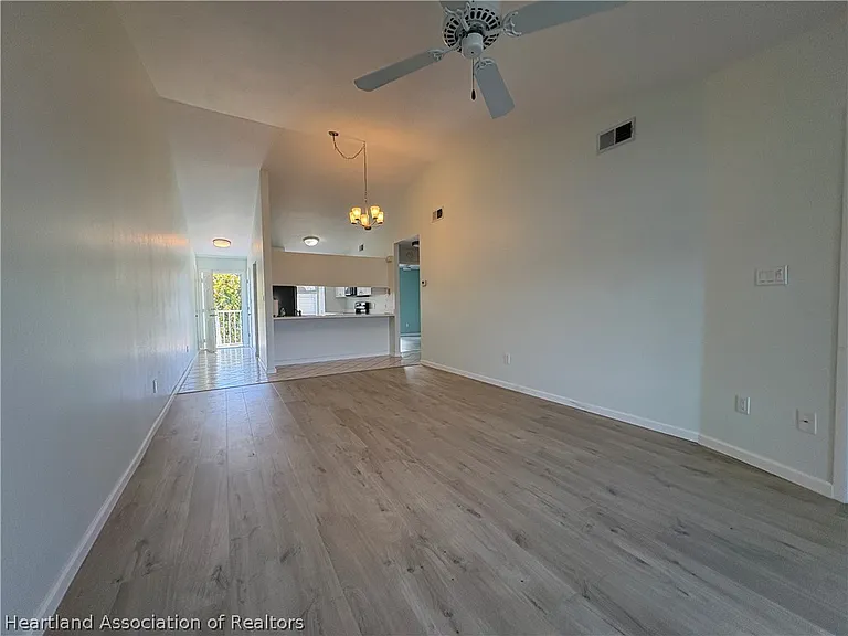 406 Stephen Dr — Photo 15