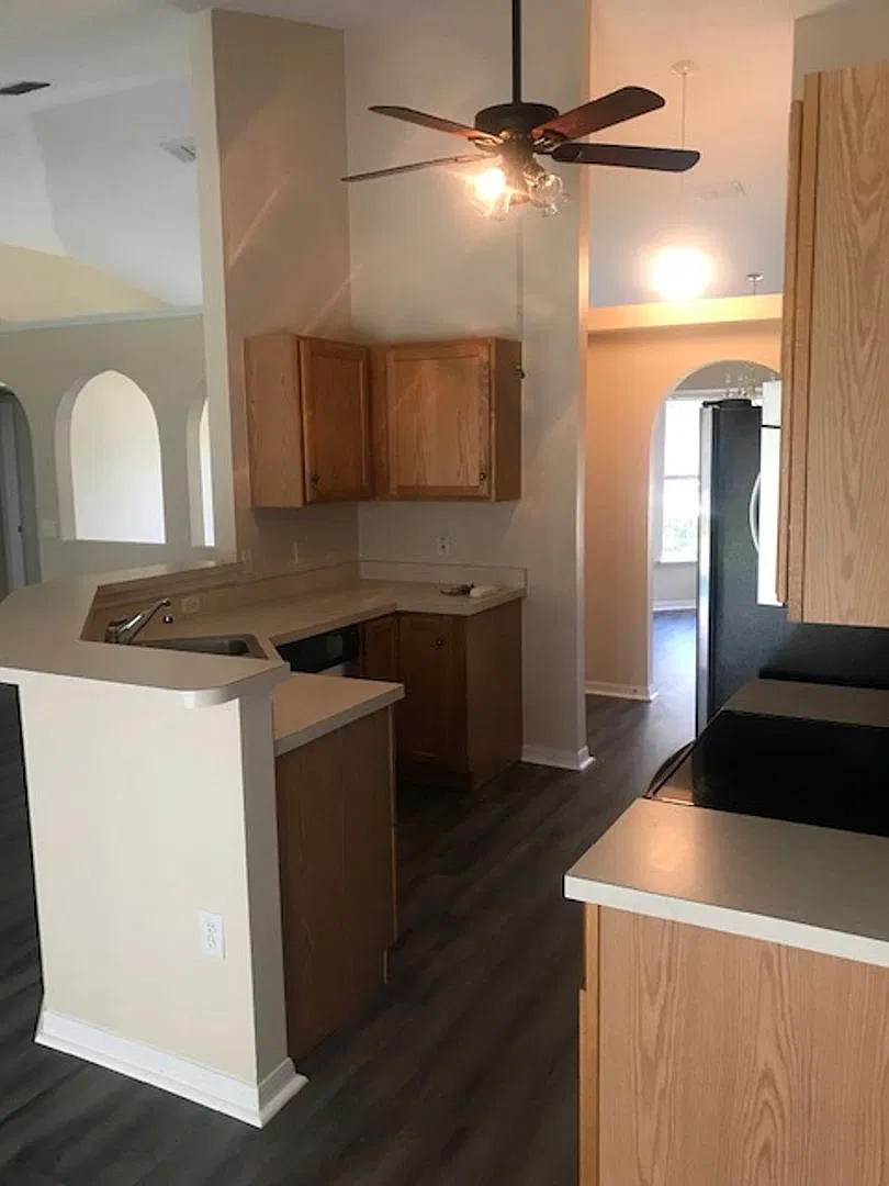 Beautiful 4 Bedroom Pool Home in the Heart of Spring Hill — Photo 3