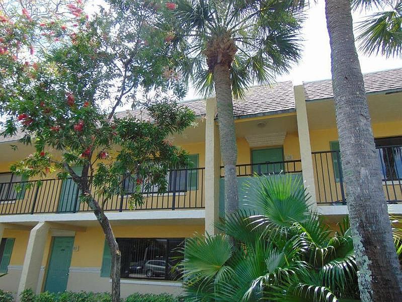 1st image of 1218 Meadows Cir