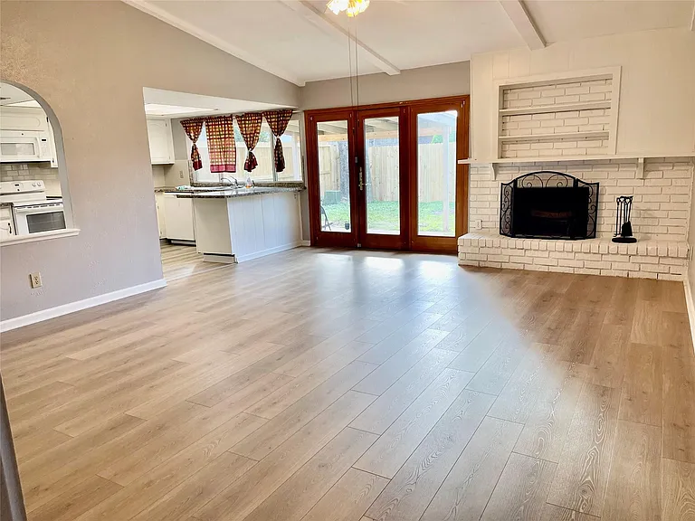7334 La Granada Dr — Photo 2