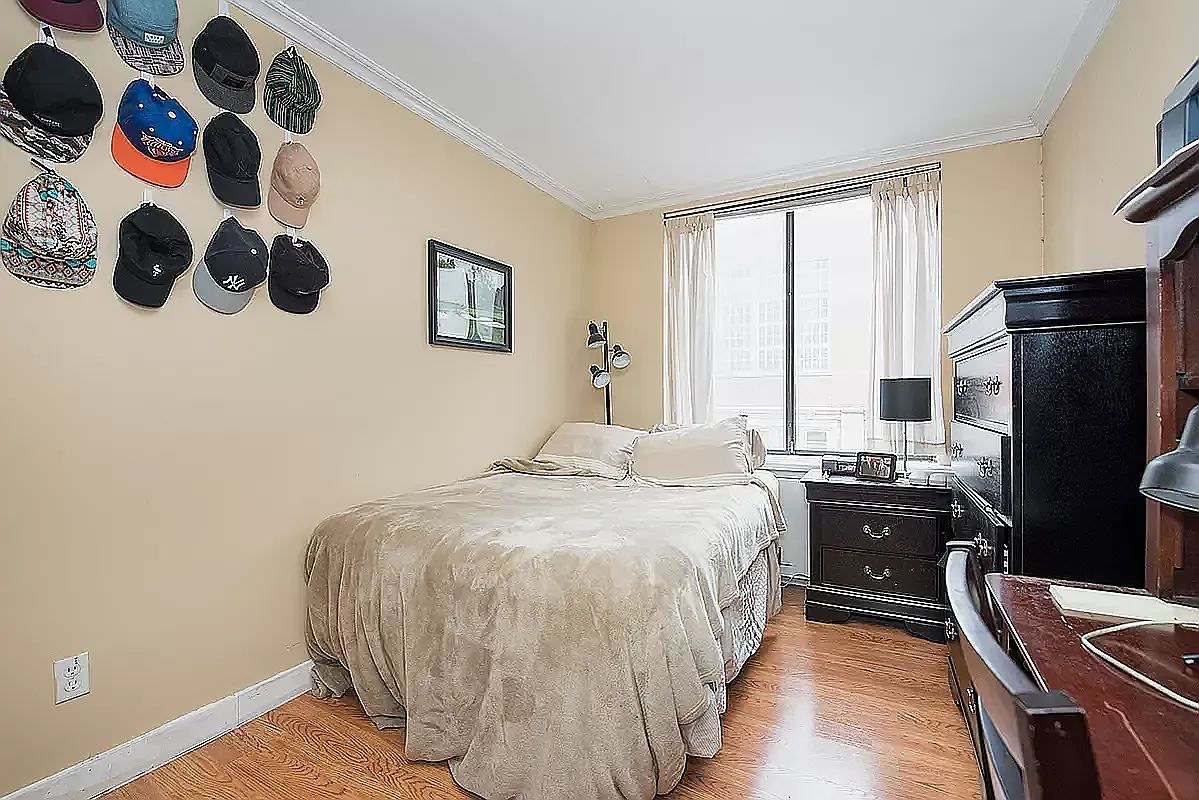 229 East 24th Street — Photo 4