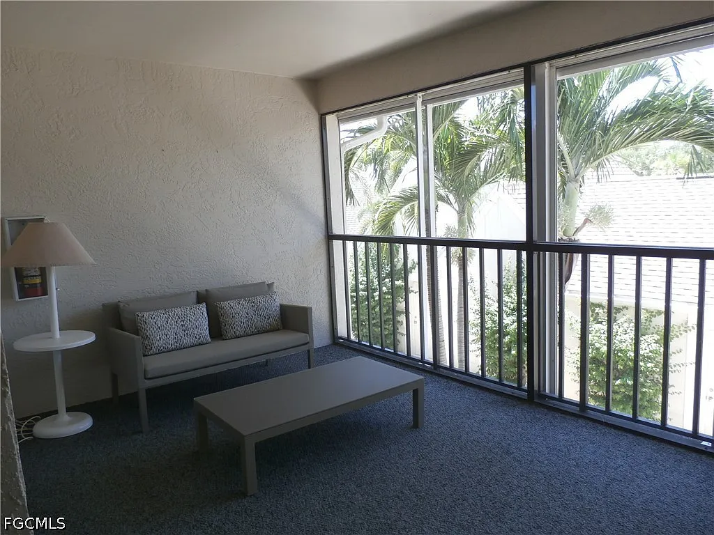 2 bed, 2.0 bath, 1336 sqft, $5,000 — Photo 3