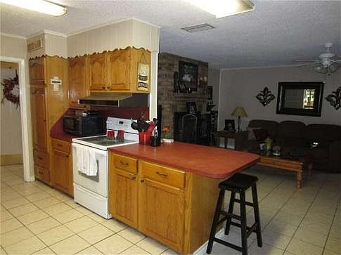 4th image of 6189 County Road 401 S
