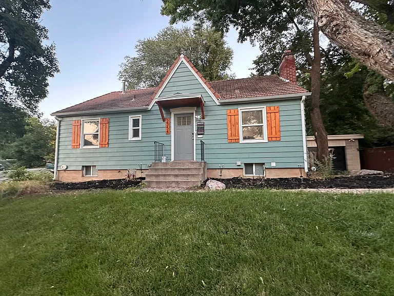 2354 Taylor Ave — Photo 2