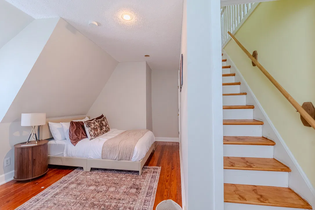 5 bed, 9999 sqft, $5,500 — Photo 3