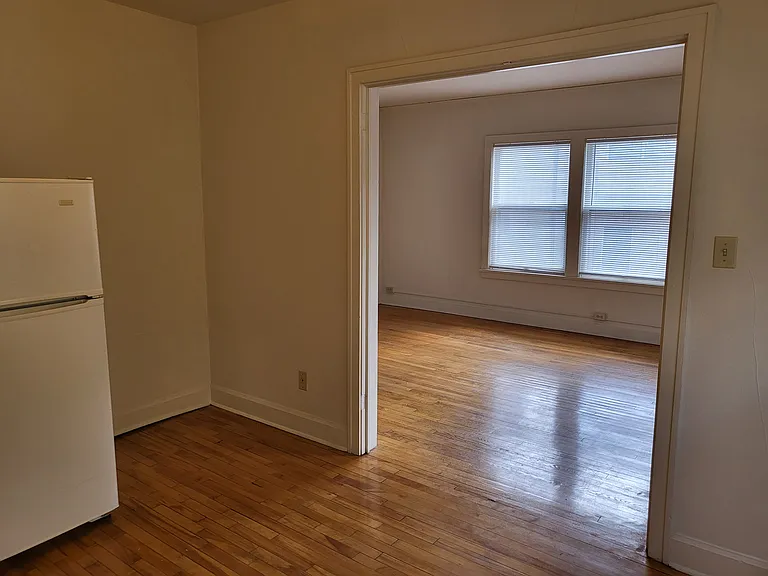 902 Grand Ave — Photo 16