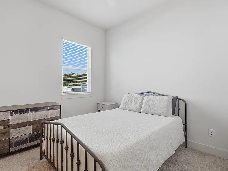5264 Texas St — Photo 13