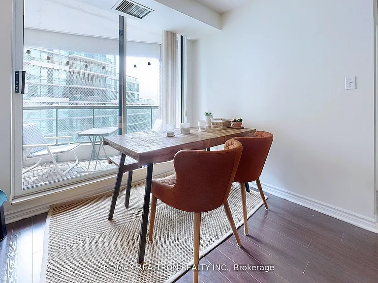 7 Lorraine Dr #2009 — Photo 11