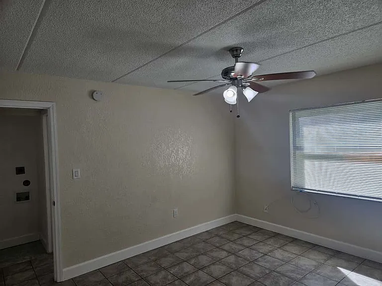 4414 N Clark Ave #7 — Photo 14