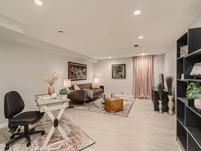 6608 S Gallup St — Photo 3