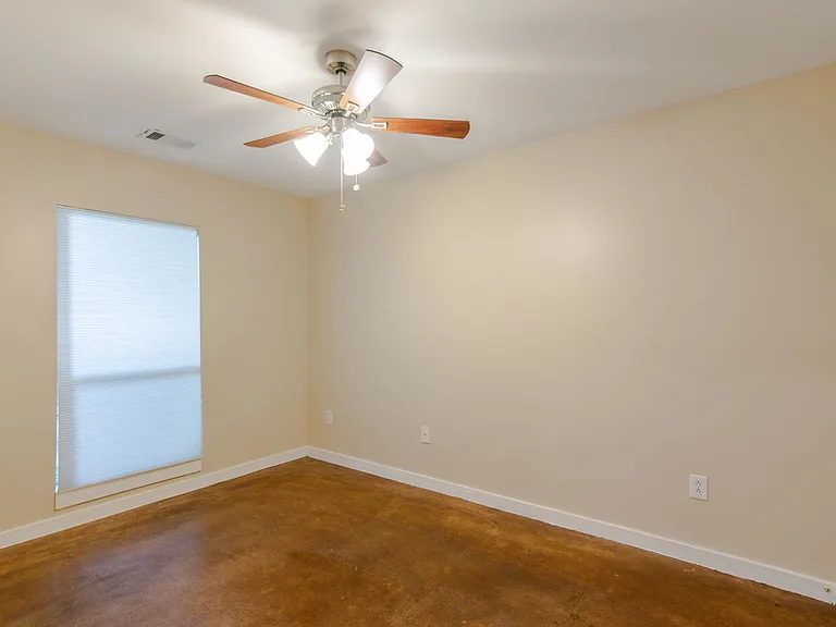 2724 Shelby Ave — Photo 6