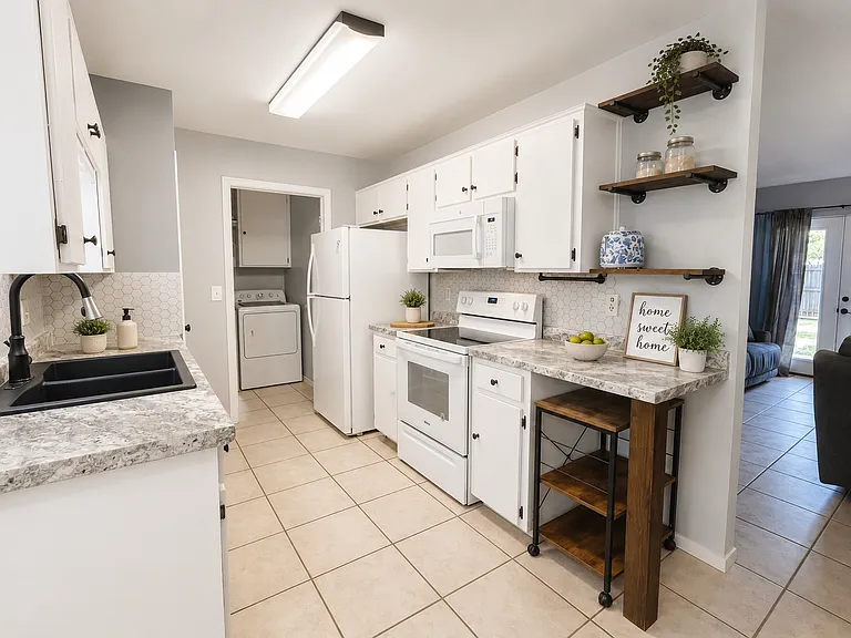 4908 Bayberry Dr — Photo 5