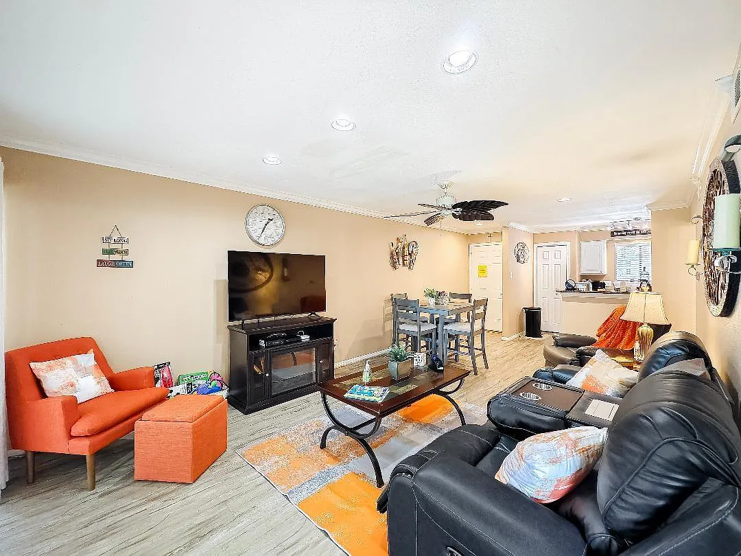 2 bed, 2.0 bath, 964 sqft, $2,100 — Photo 4