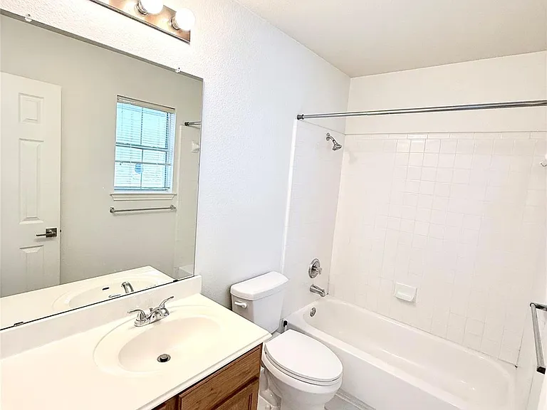 206 Sunshadow Dr — Photo 14